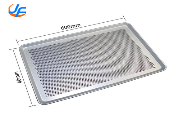 RK Bakeware China-601828 Vollgröße 16 Gauge 18 &quot;x 26&quot; Draht in Rim Aluminium Perforierter Bun / Blechpan