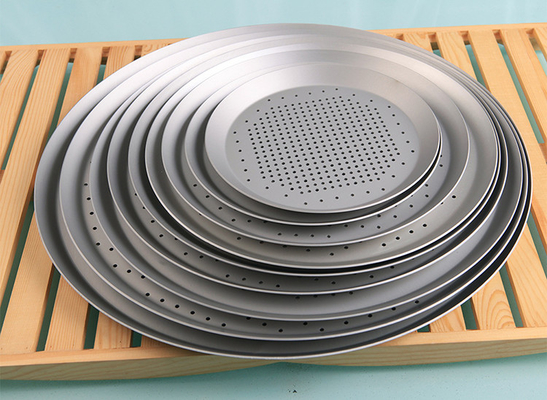 RK Bakeware China-Hard Anode Perforated Thin Crust Pizza-Pfanne für die Pizza-Hütte